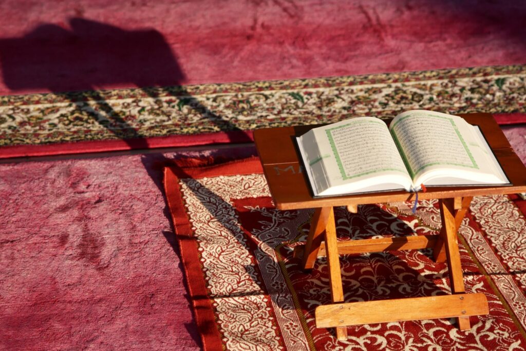 Navigating Quranic Study: 7 Challenges for Muslims in Non-Muslim Lands